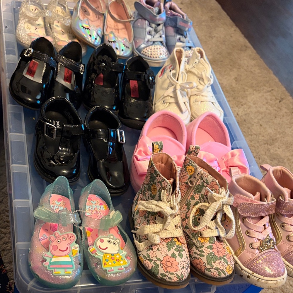 Little Girl’s Shoes- Size 7